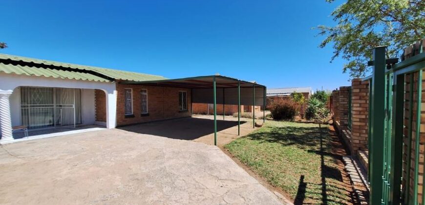 2 Bedroom House in Roodepan