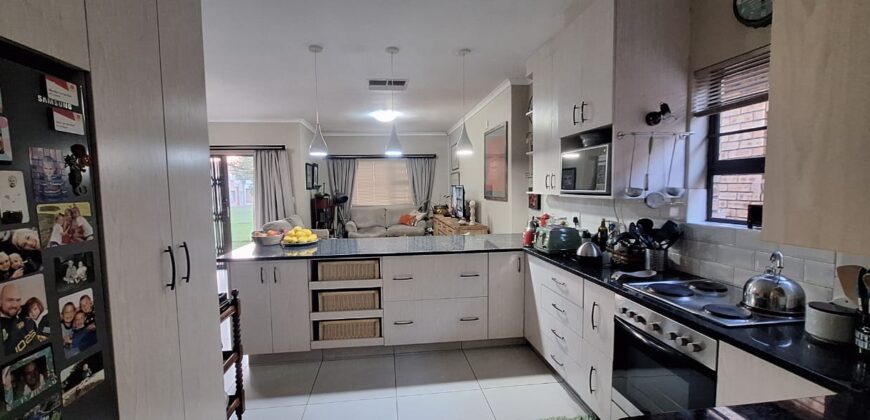 EXCEPTIONALLY NEAT 3-BEDROOM TOWNHOUSE IN A QUIET, SOUGHT-AFTER NEIGHBOURHOOD