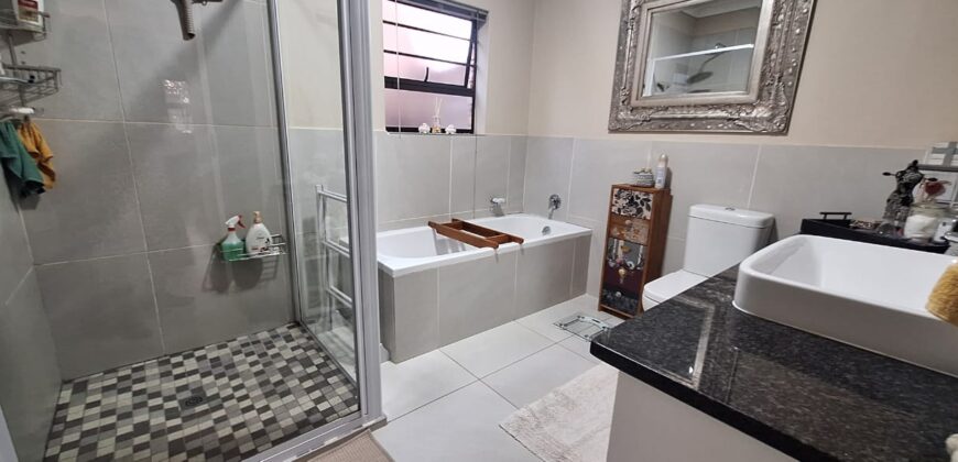 EXCEPTIONALLY NEAT 3-BEDROOM TOWNHOUSE IN A QUIET, SOUGHT-AFTER NEIGHBOURHOOD