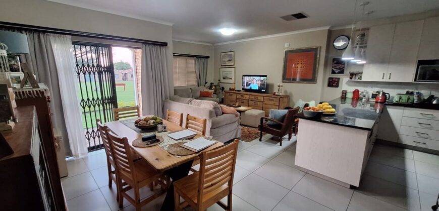 EXCEPTIONALLY NEAT 3-BEDROOM TOWNHOUSE IN A QUIET, SOUGHT-AFTER NEIGHBOURHOOD